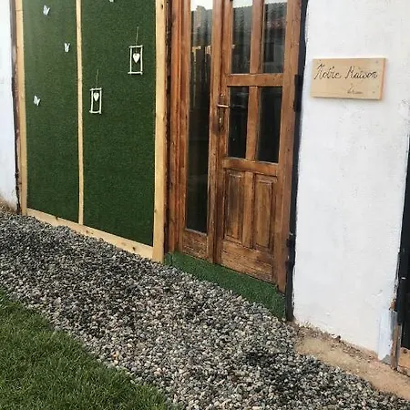 Notre Maison Mathi, Depandance Country house *